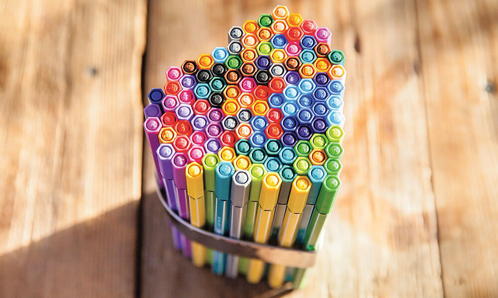 STABILO Pen 68 astuccio in plastica da 24 colori base + 6 colori neon su